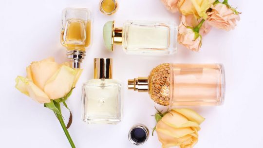 Популярные женские духи: топ лучших парфюмов и рейтинг самых востребованных среди мужчин ароматов